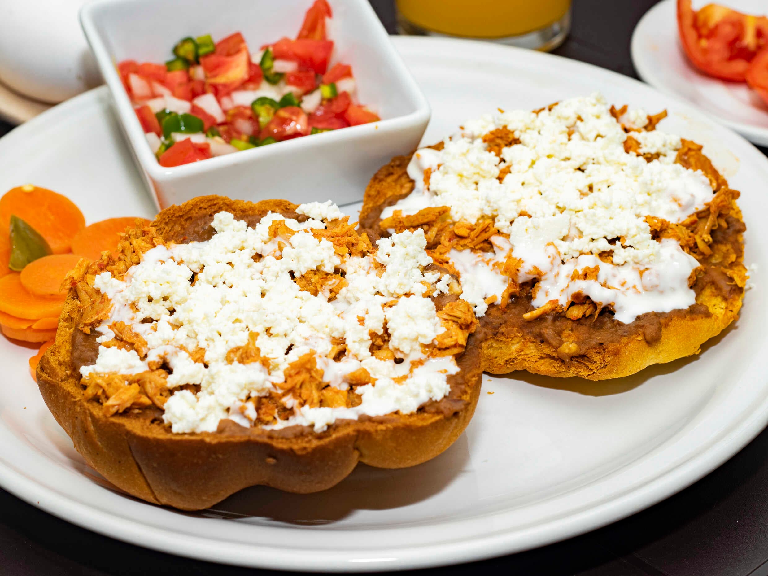 Molletes Taco Roll