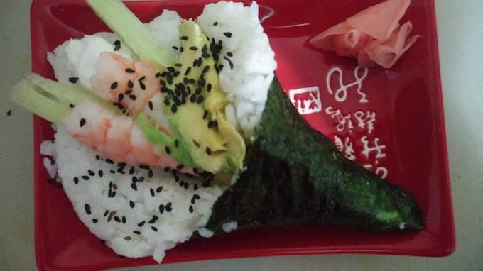 Sushi en Cono con Massago