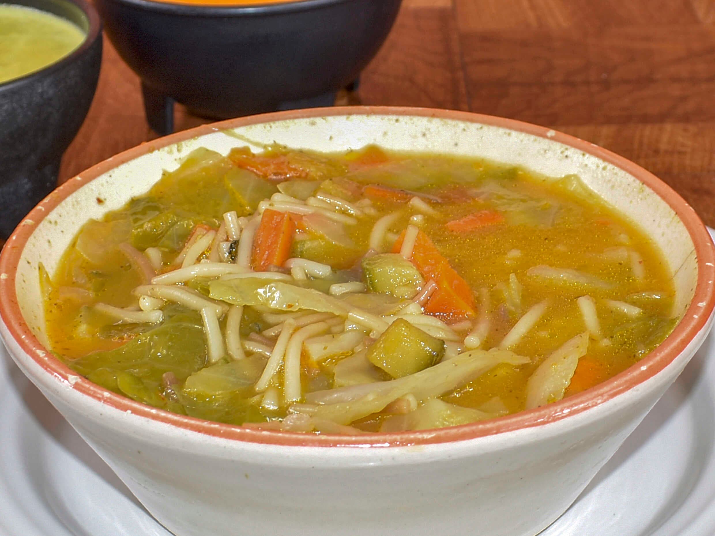 Sopa de Fideo con Pollo