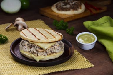 Arepa Pollo con champiñon