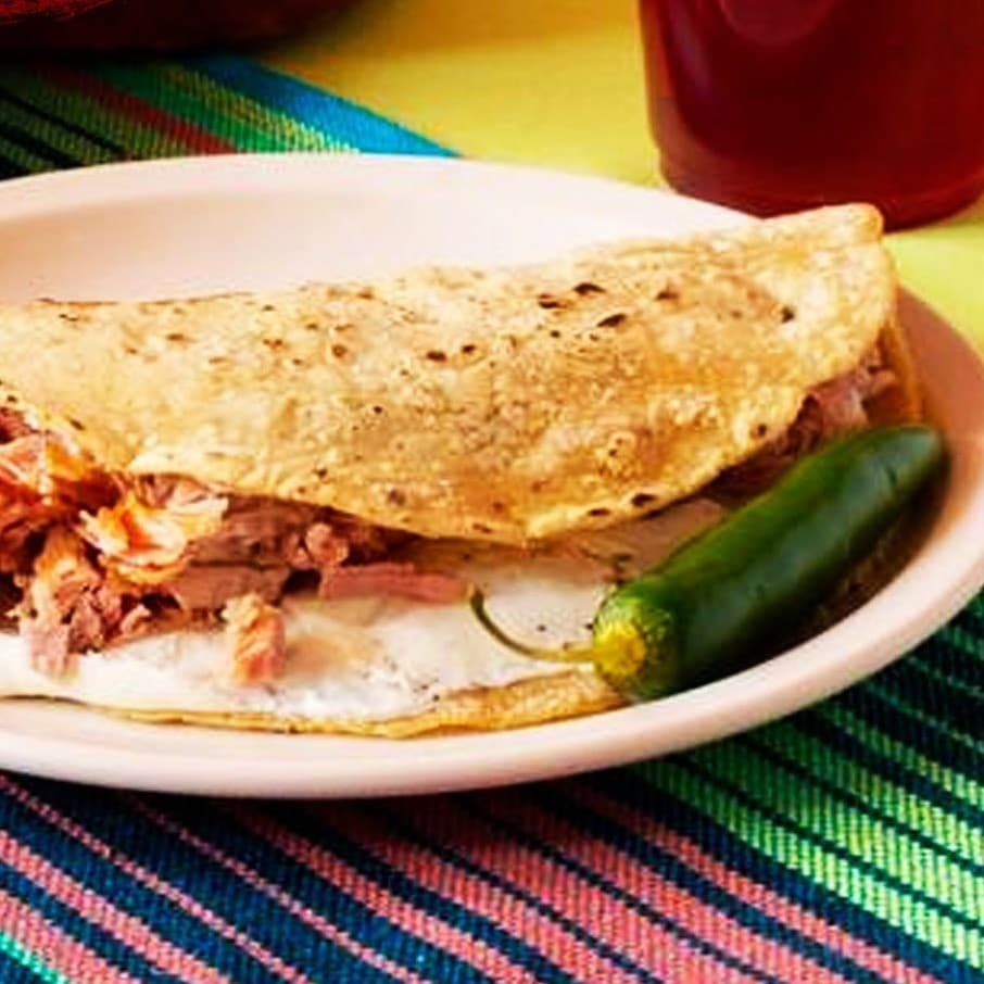 QUESADILLA CON CARNE