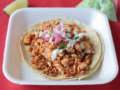 HUEVO REVUELTO CON LONGANIZA.