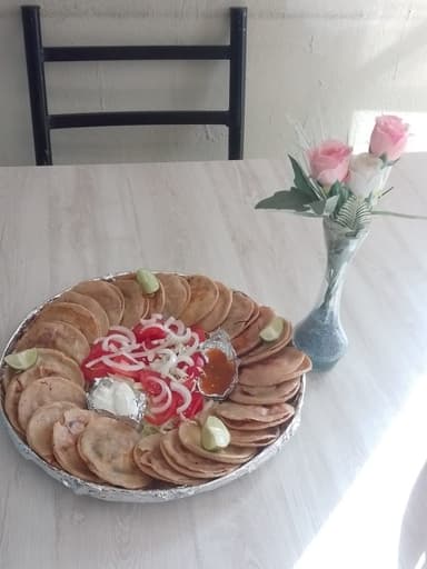 Combo 25 Gorditas Doradas + 2 Refrescos 400 Ml