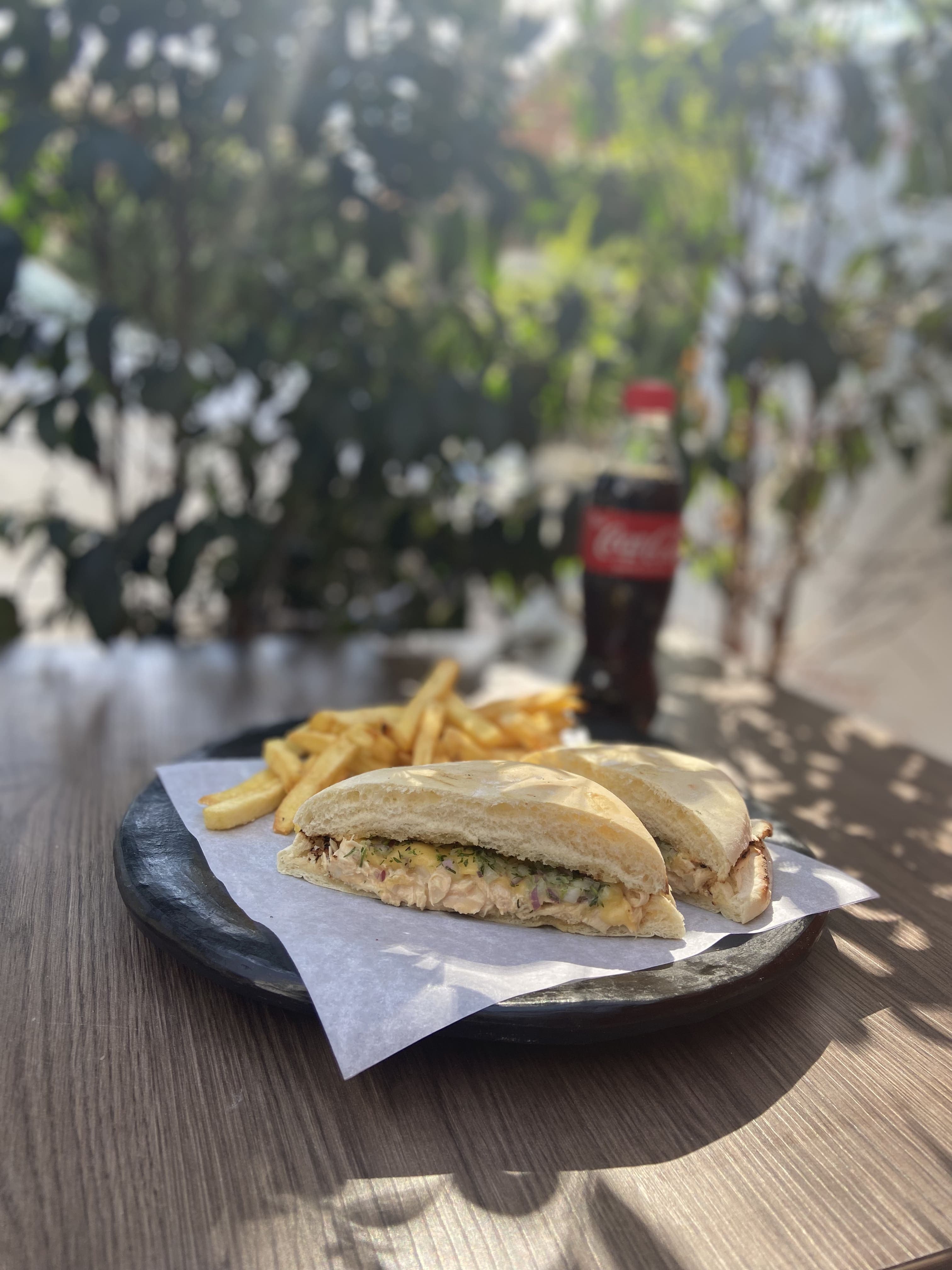 Sánduche Búfalo Combo (Papas más Bebida)