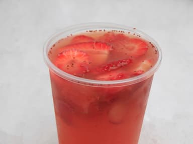 Agua de Naranja con Fresa mediana