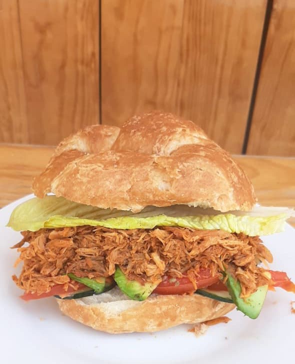 Cuernito Cochinita