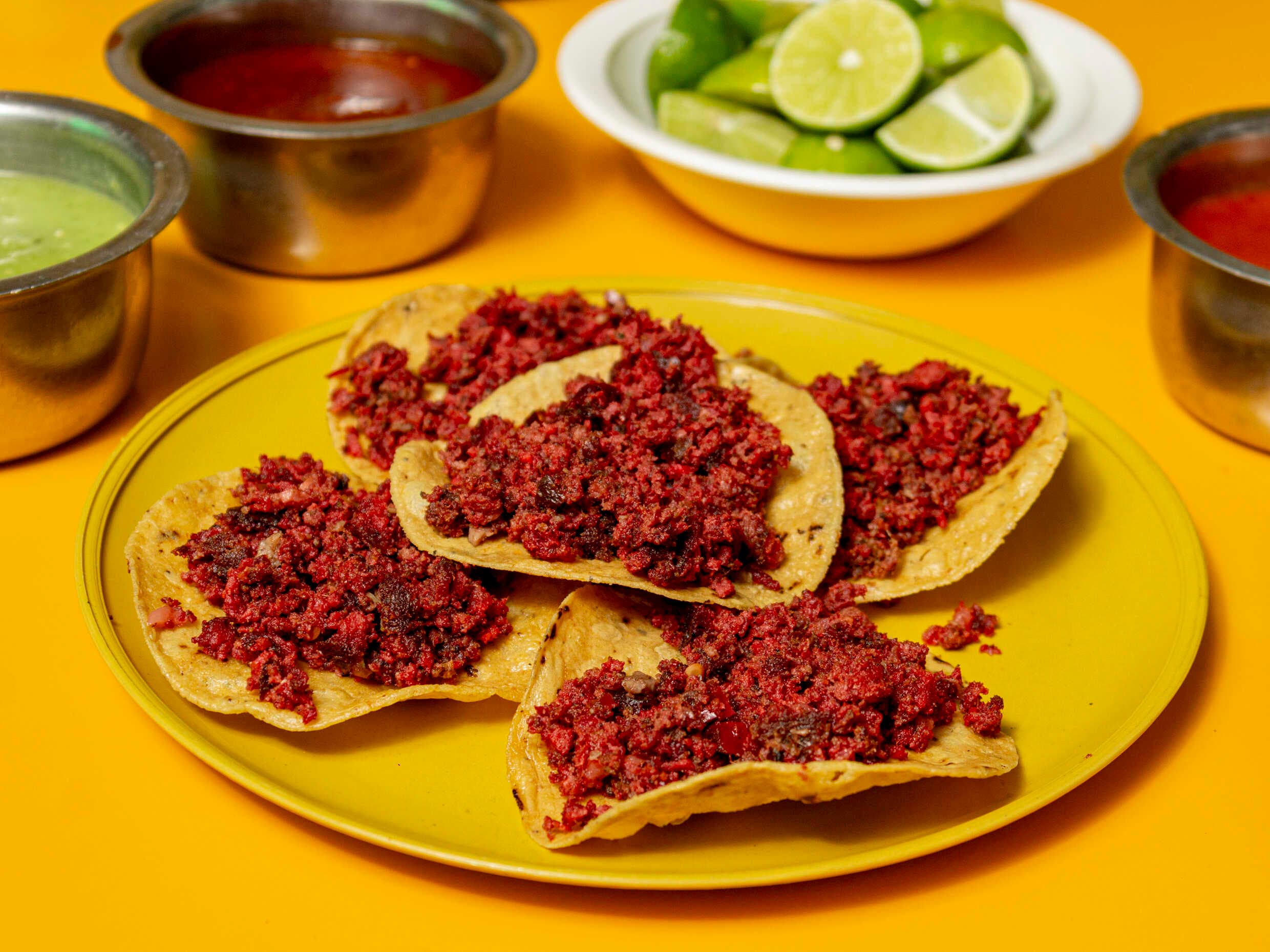 Botana 5 Tostadas de Longaniza con Verdura
