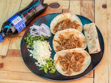 3 Tacos Barbacoa + Taco frijol + Refresco