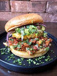Burger Pastor con Pierna y Piña