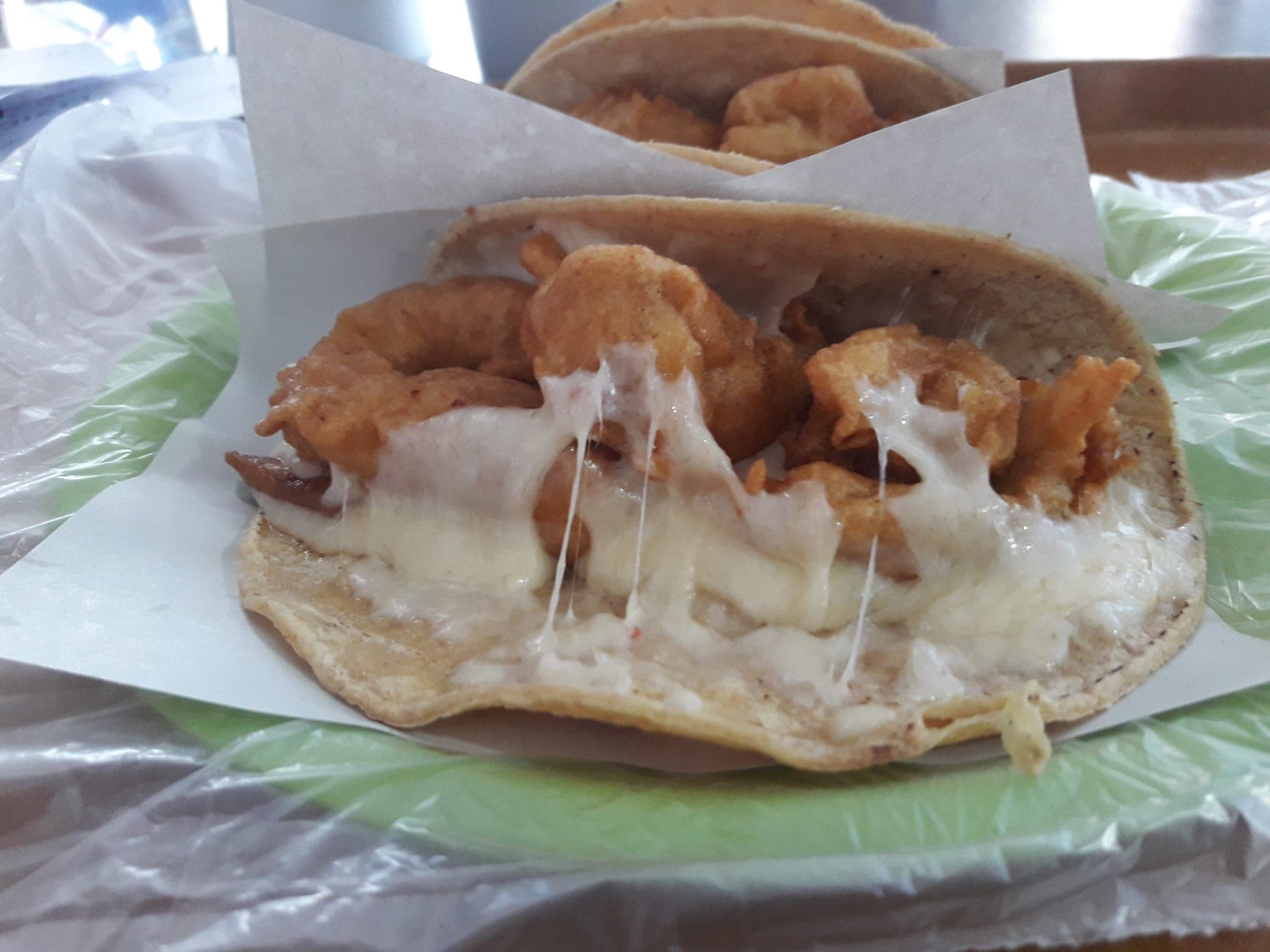 Quesadilla con Camarón Empanizado