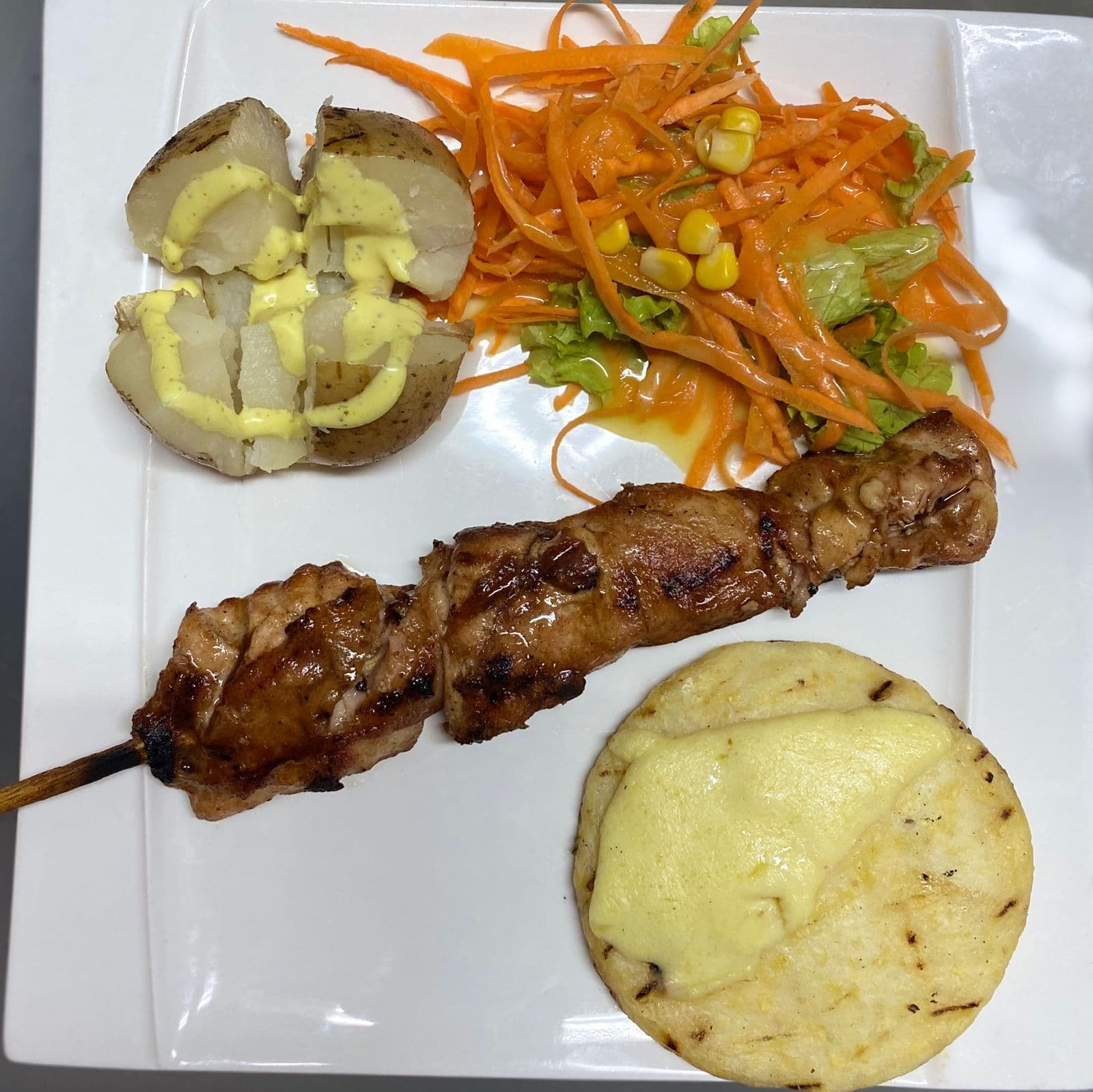 Chuzo de Pollo con Tocineta