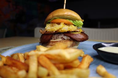 Funky Burger + papas
