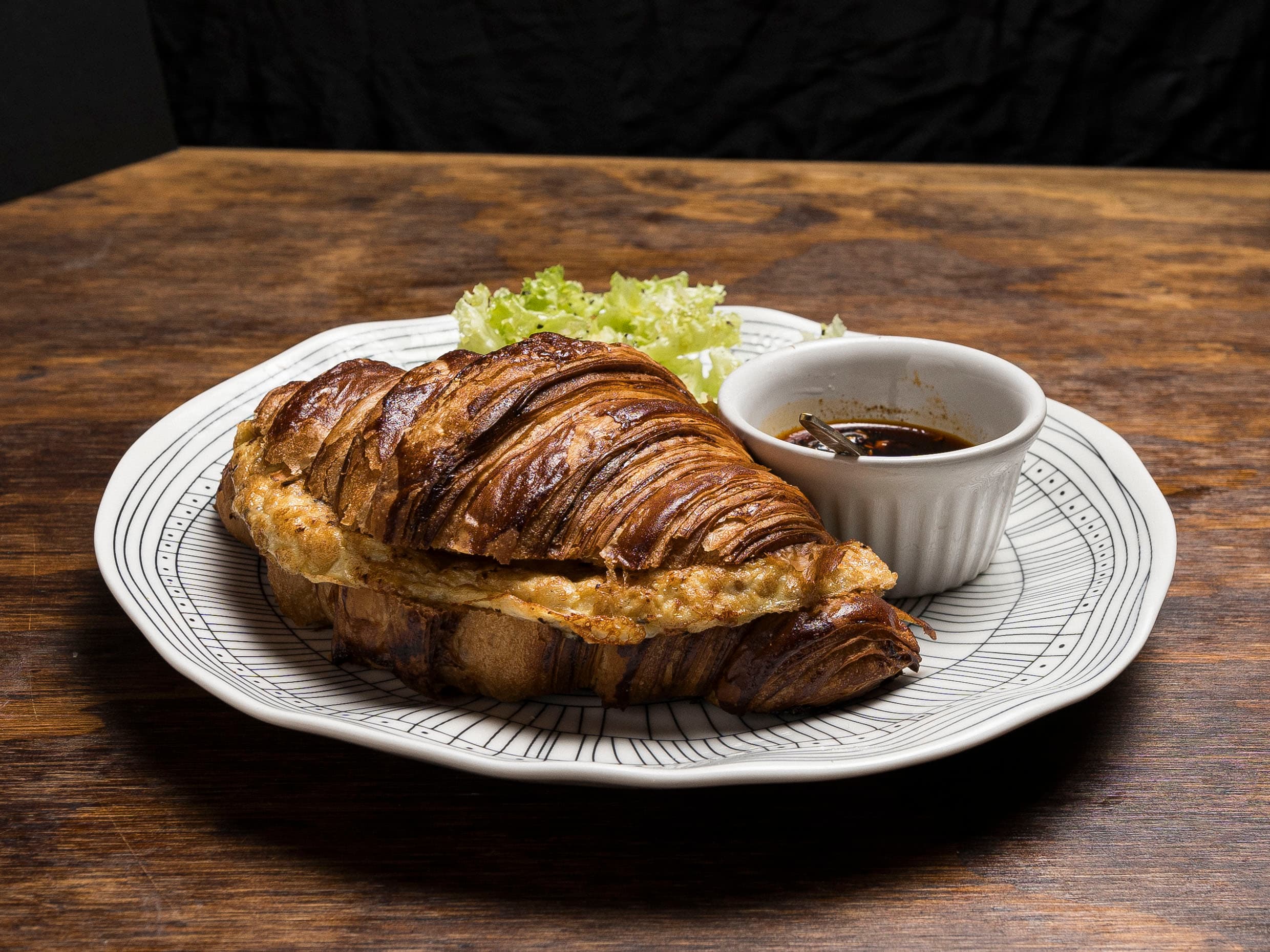 Croissant con Omelette de Queso Mozzarella