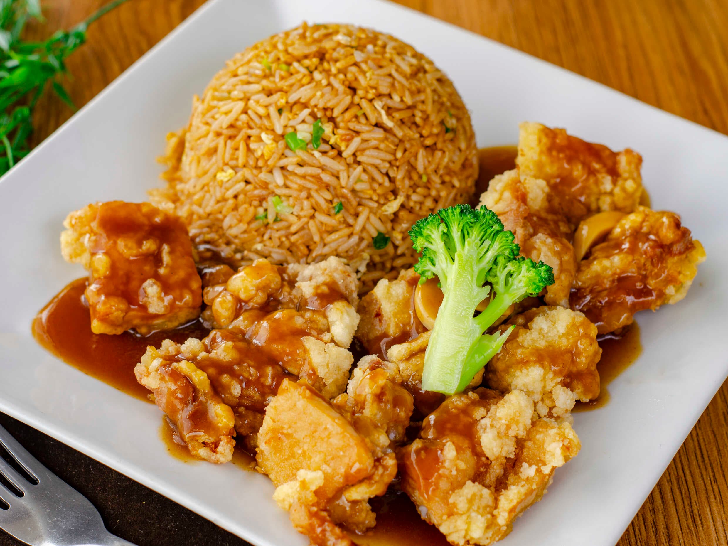 Pollo Chijaukay y Chaufa con Sopa o Wanta frito