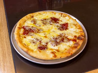 Pizza Mediana Hawaiana +Deditos de Queso Bocadillo