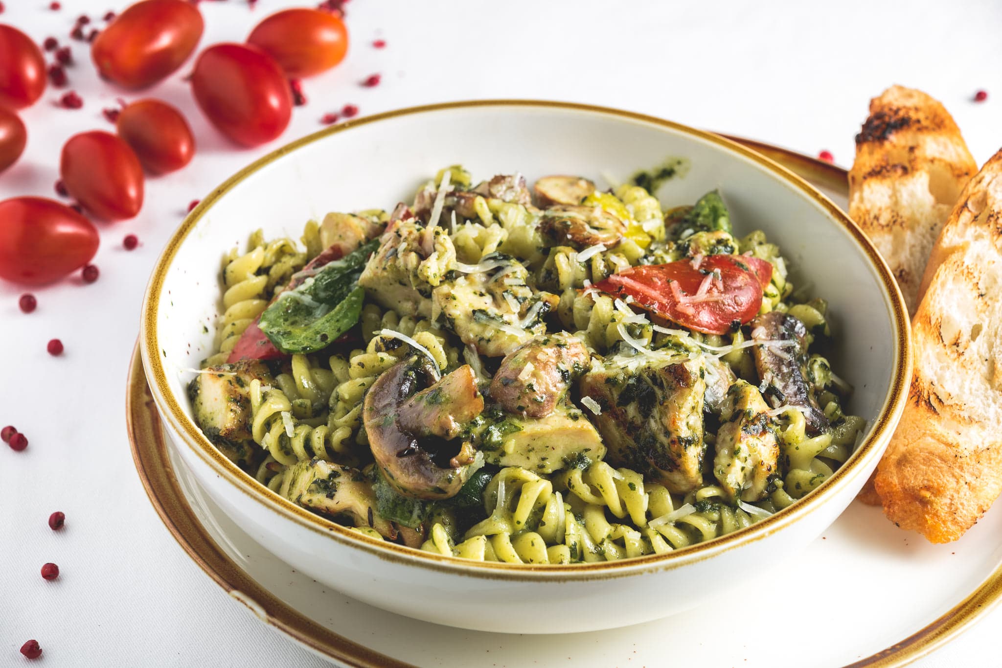 Pasta Pollo con Pesto