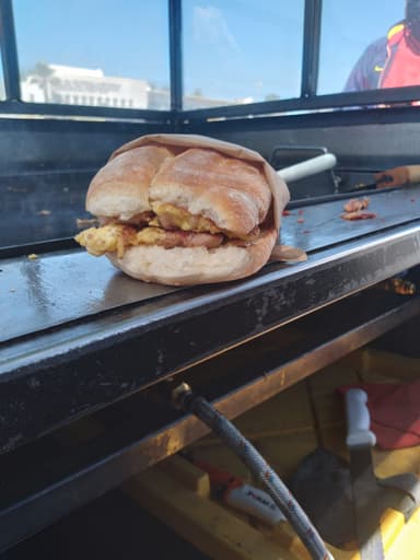 Tortas de Huevo con Chuleta Ahumada