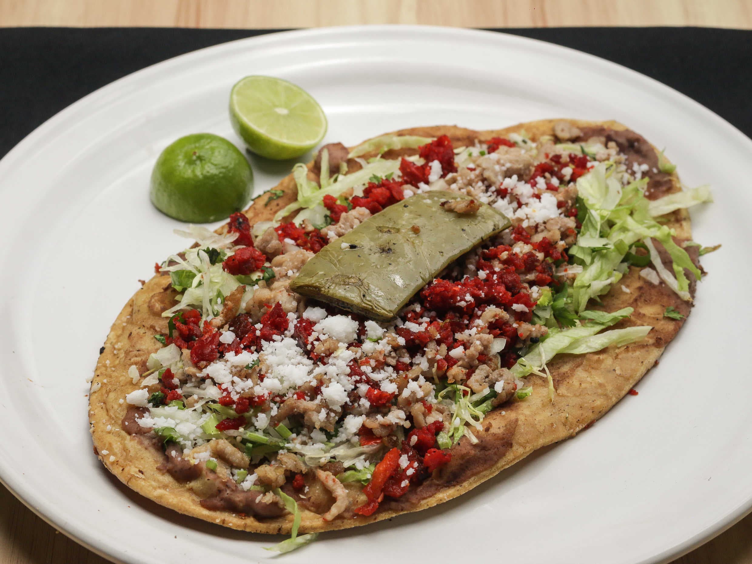 Huarache extra rico con huevo