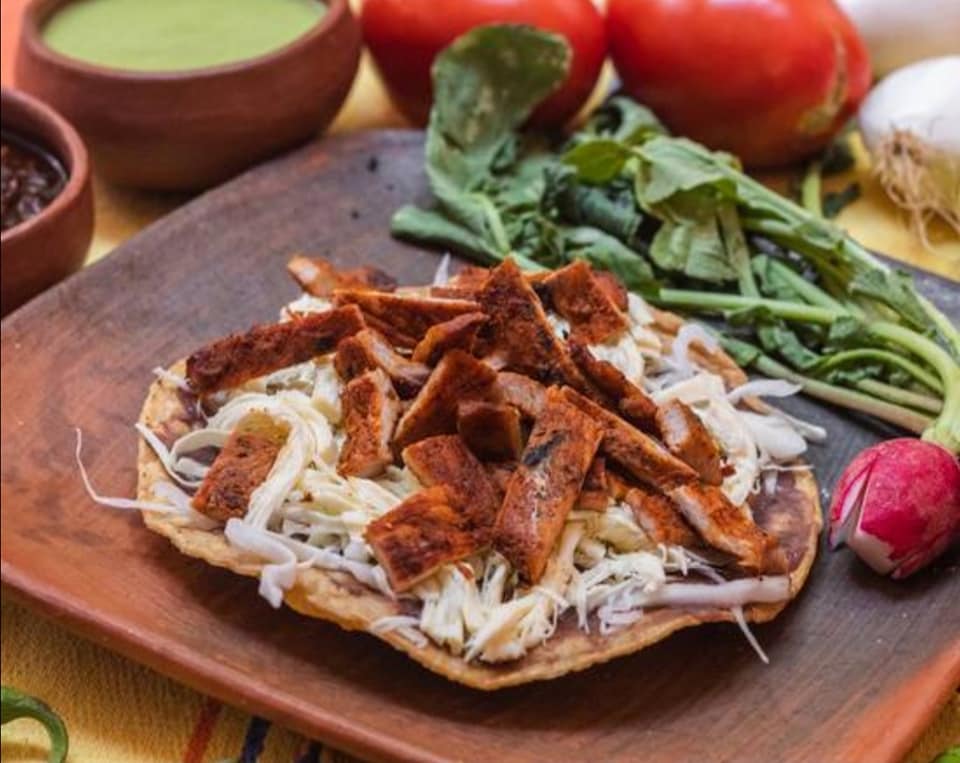Tostada de Falda Enchilada