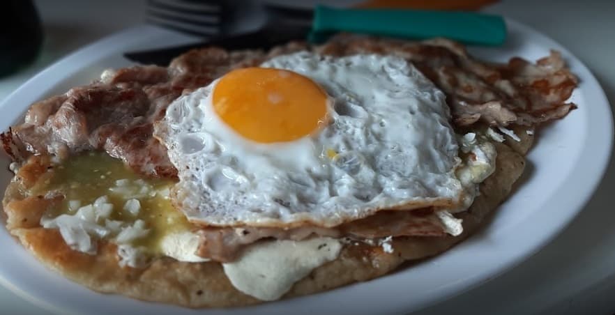 Huarache con Huevo