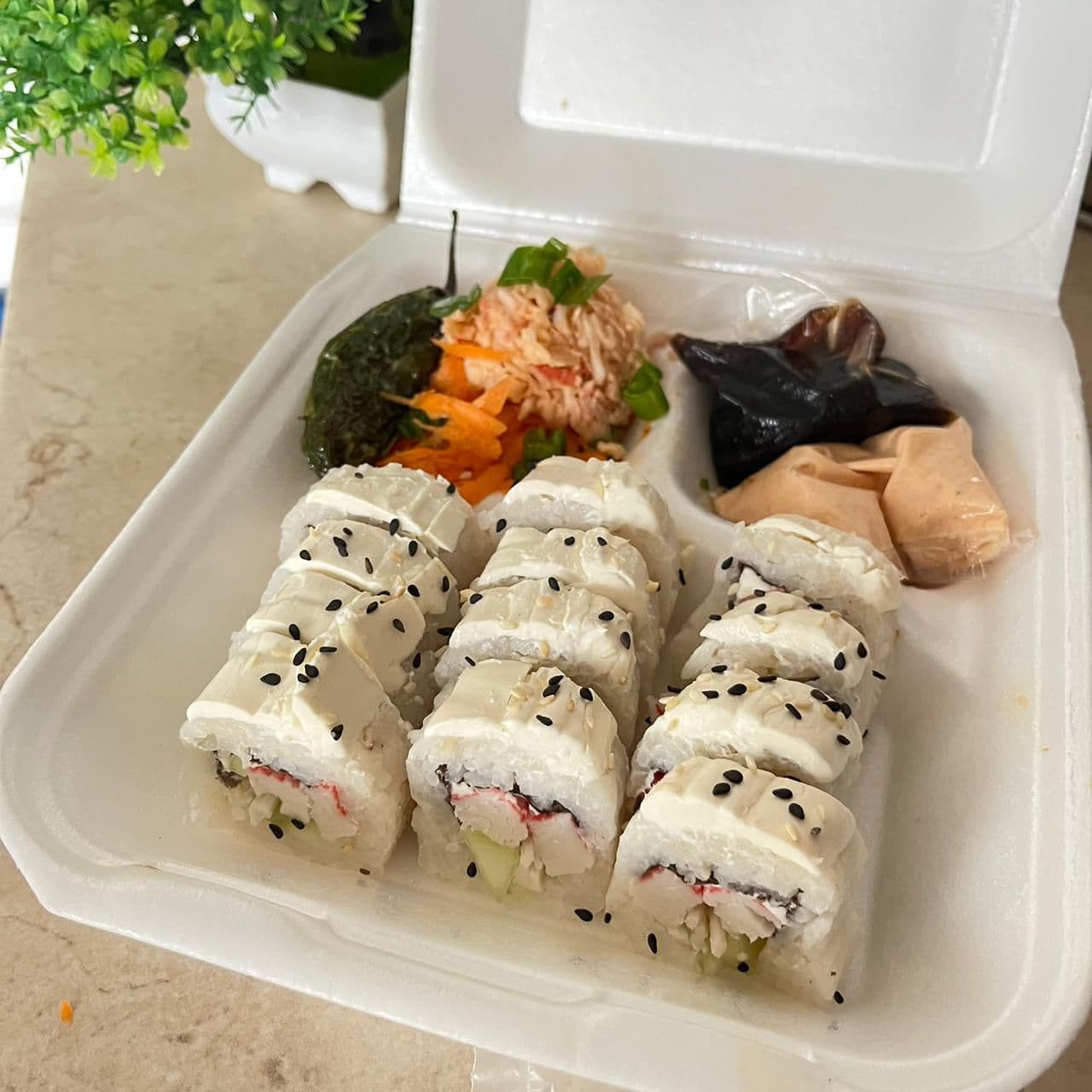 Philadelphia Roll + cocacola 600 ml