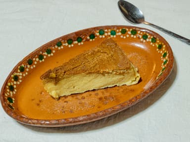 Rebanada de flan napolitano