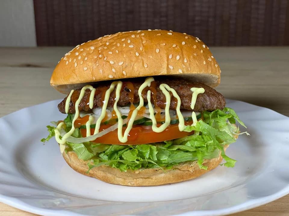 Combo 3 - QUESOBURGUESA + PAPAS + GASEOSA 600ML