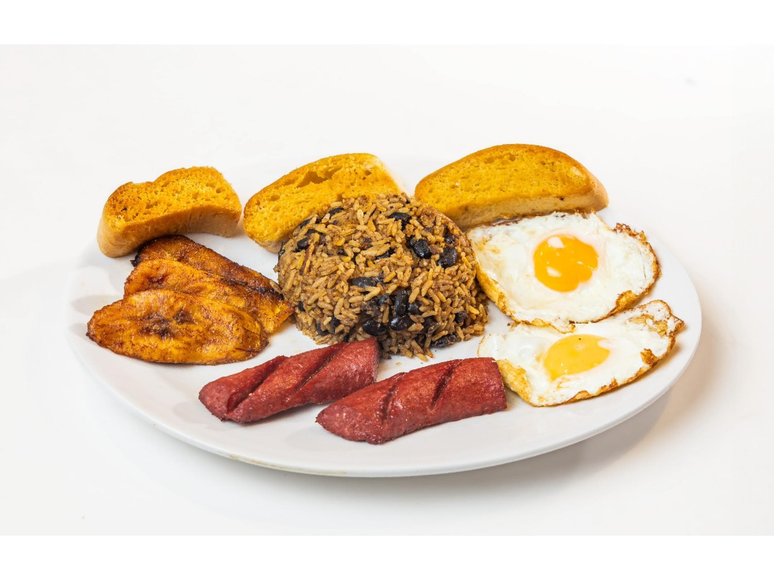 Pinto con Huevos y Salchichón