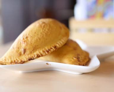 Empanada Pollo a la Plancha con salsa de vegetales