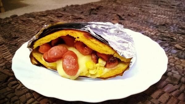 Arepa  con Salchicha Suiza Ahumada