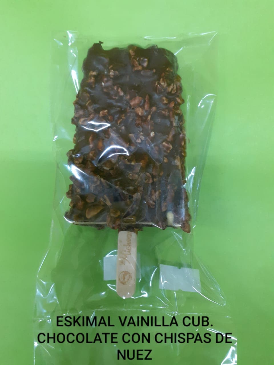ESQUIMAL DE FRESA CON CHISPAS DE ALMENDRA