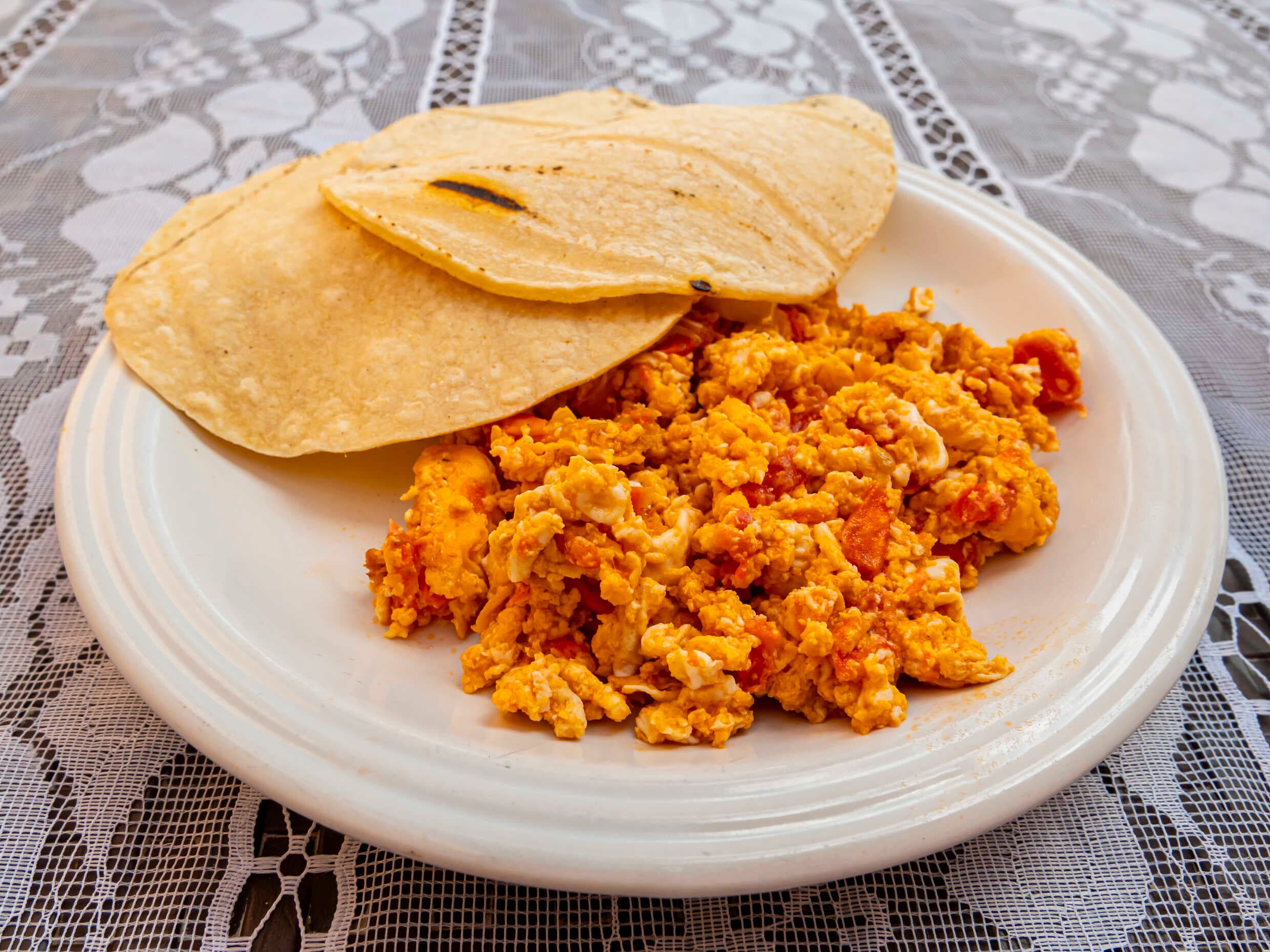 Huevos con Tomate