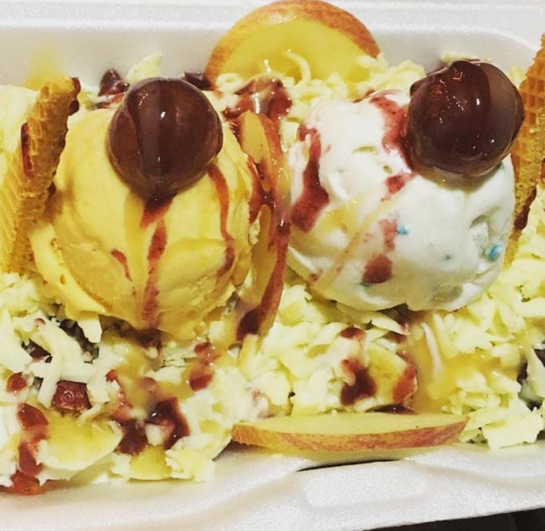 Banana Split Queso