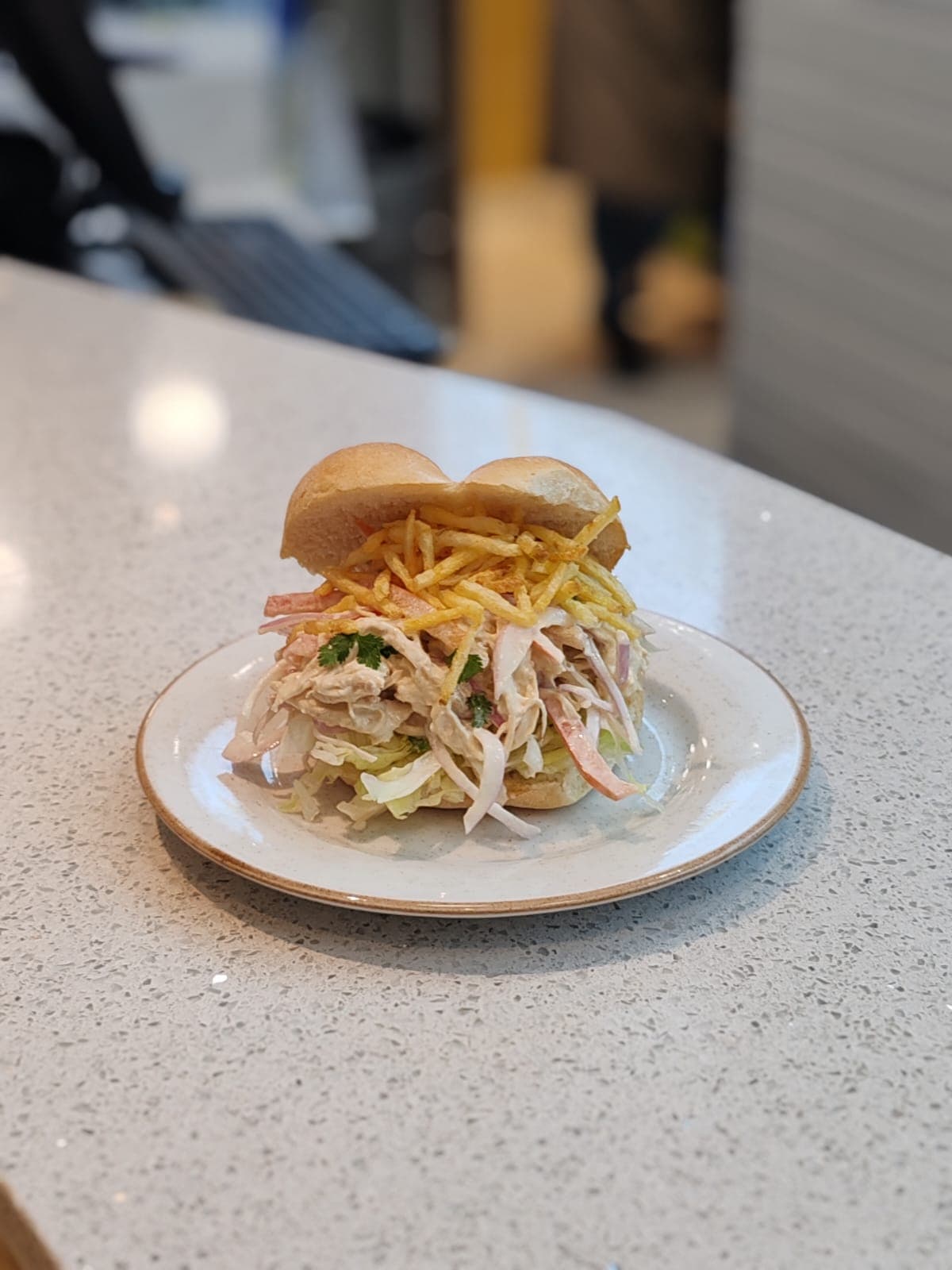 Pan con Pollo a la Brasa