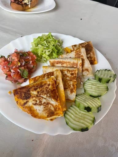 COMBO-Quesadillas + Platanitos Fritos