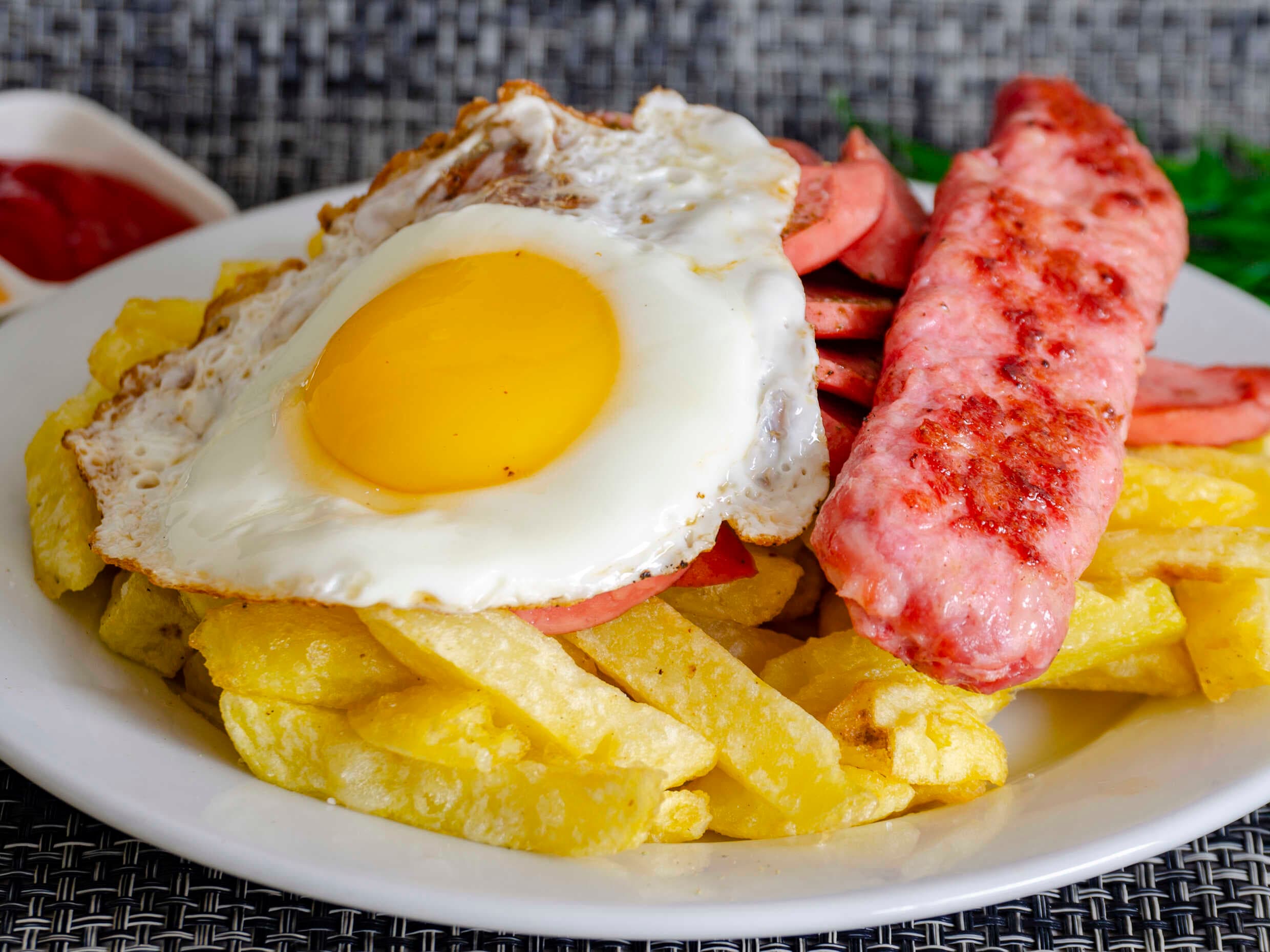 Salchipapa Mixta