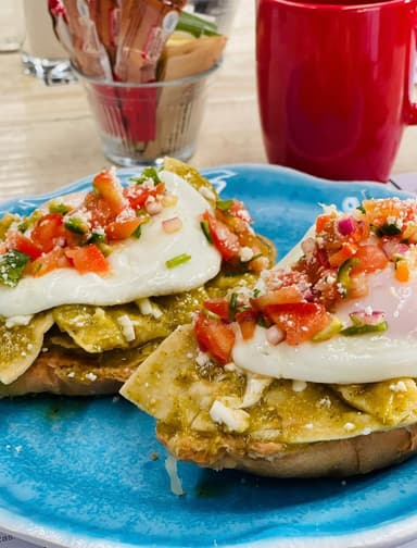 Molletes con Chilaquiles