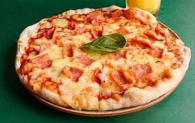 Pizza Jamón y Queso.
