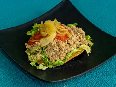 Tostada de Carne Molida