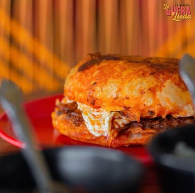 Pambazo de Birria