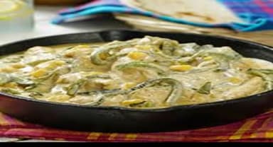 Pollo en Crema Poblana