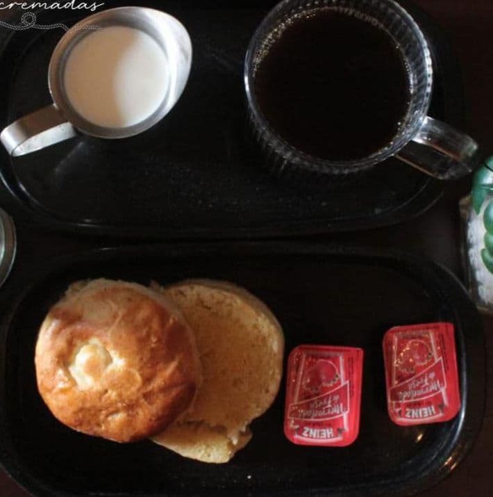 Café y Bisquet.