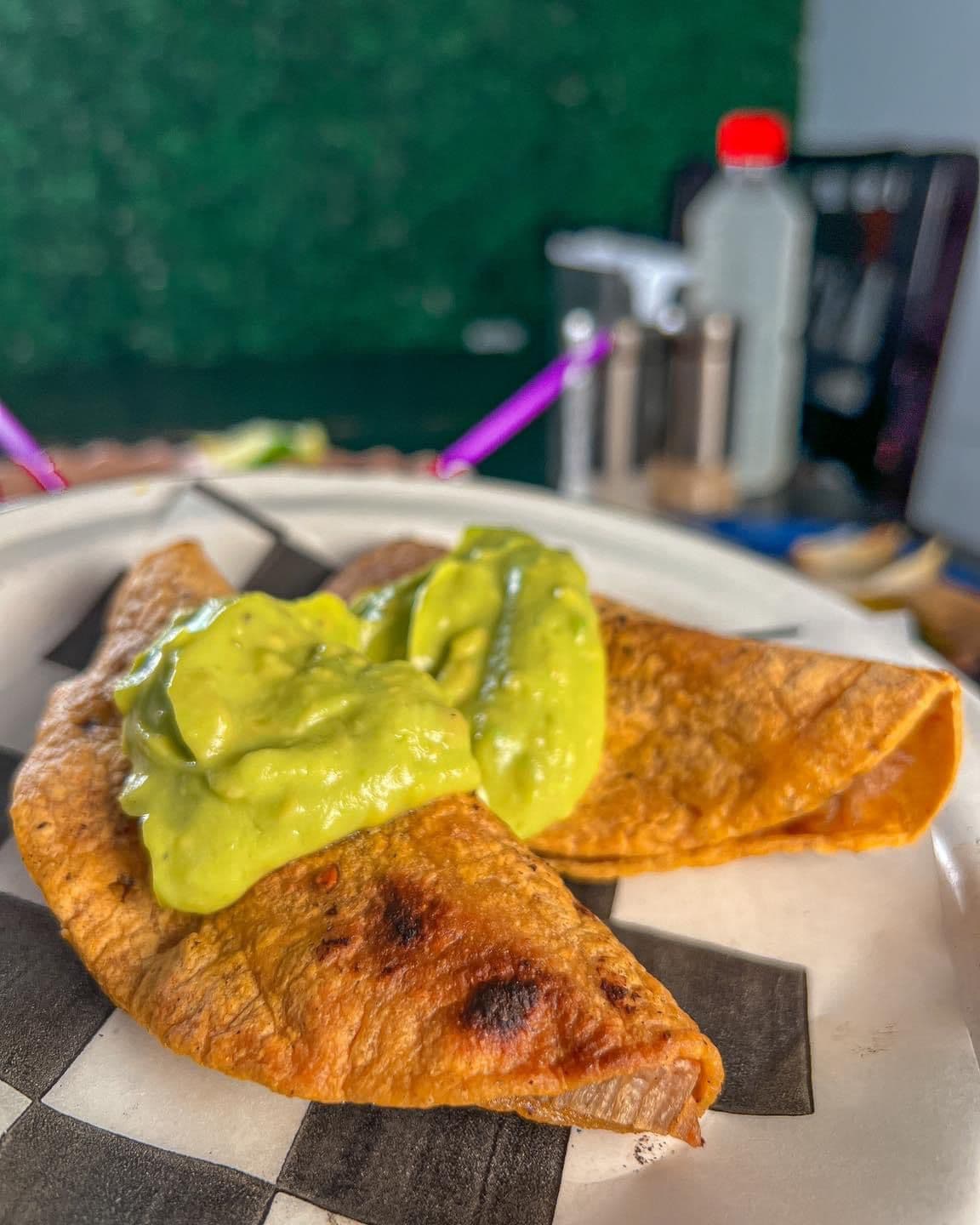 Taco dorado de Chicharrón