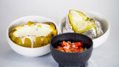 Papas con Chorizo y Queso Gratinado