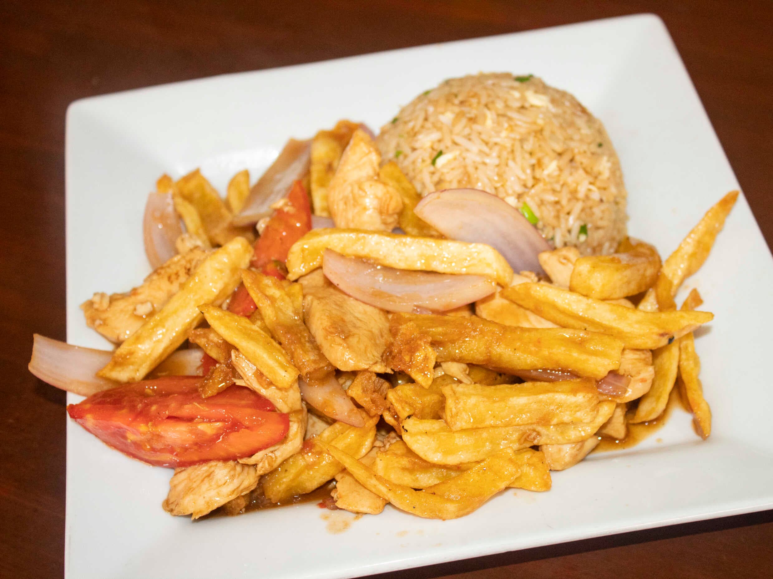 Pollo Saltado