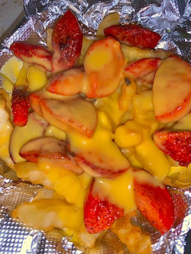 Orden de salchipapas con Queso