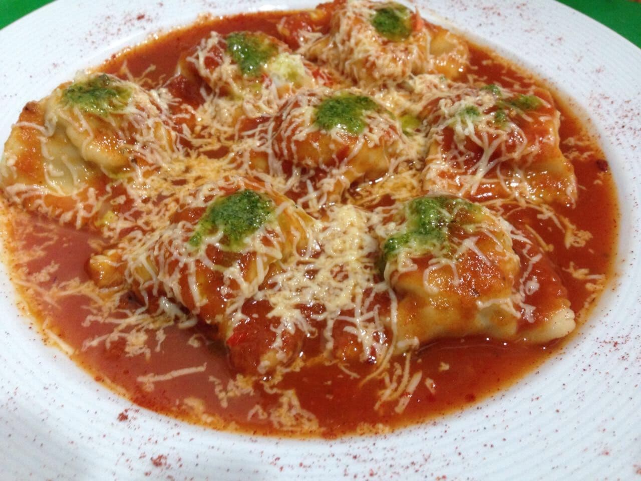 Ravioles de Espinacas Con Salsa de Tomate
