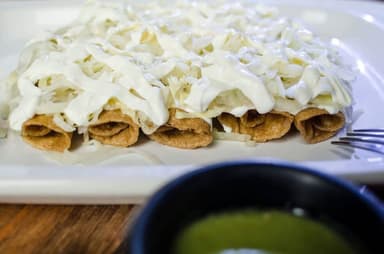 Tacos dorados de papa, queso o frijoles (5)