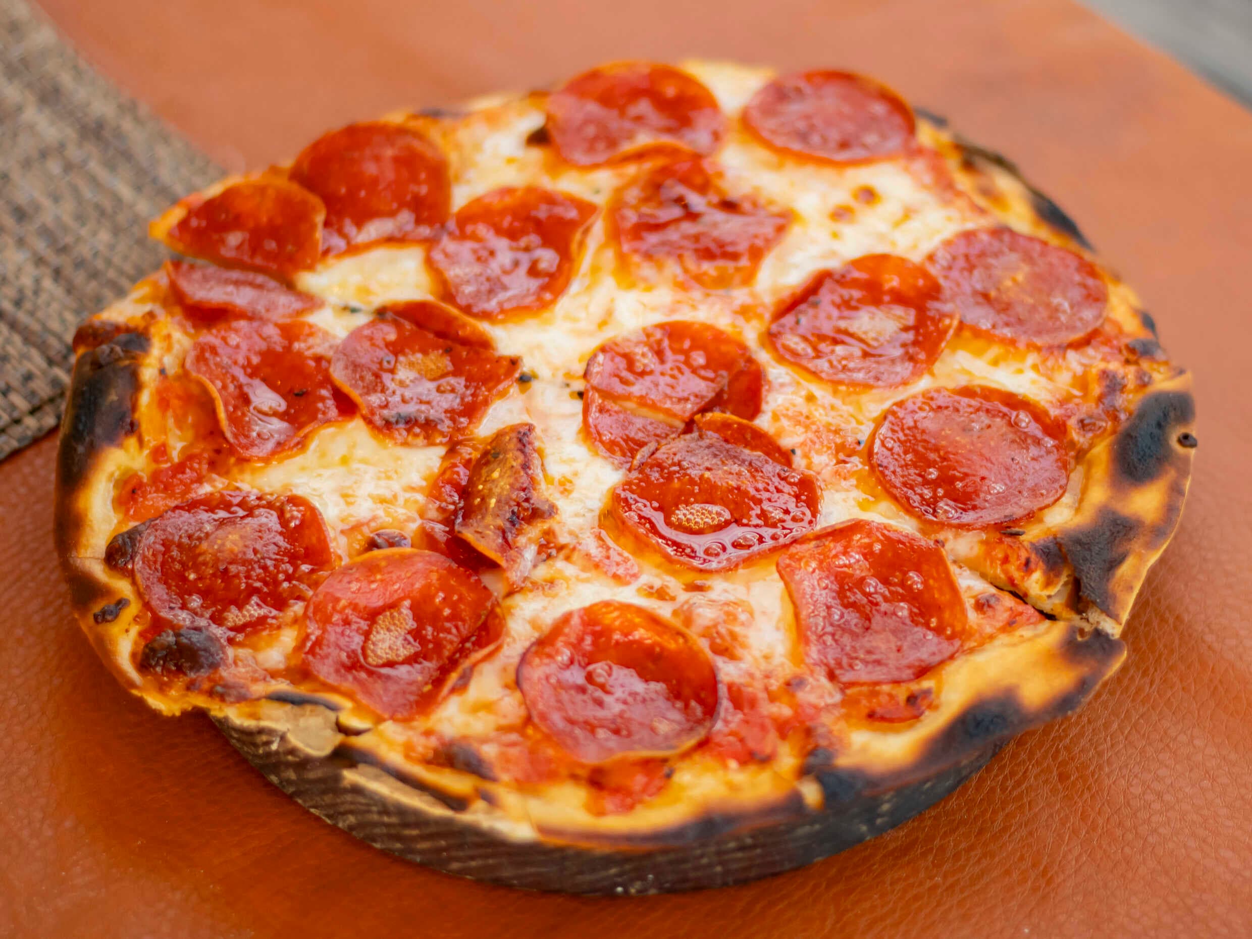 Pizza Peperoni Mediana