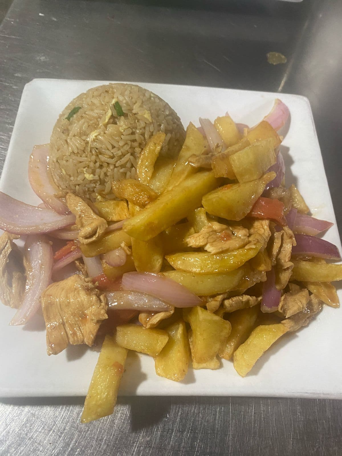 Chaufa con Pollo en Trozos M
